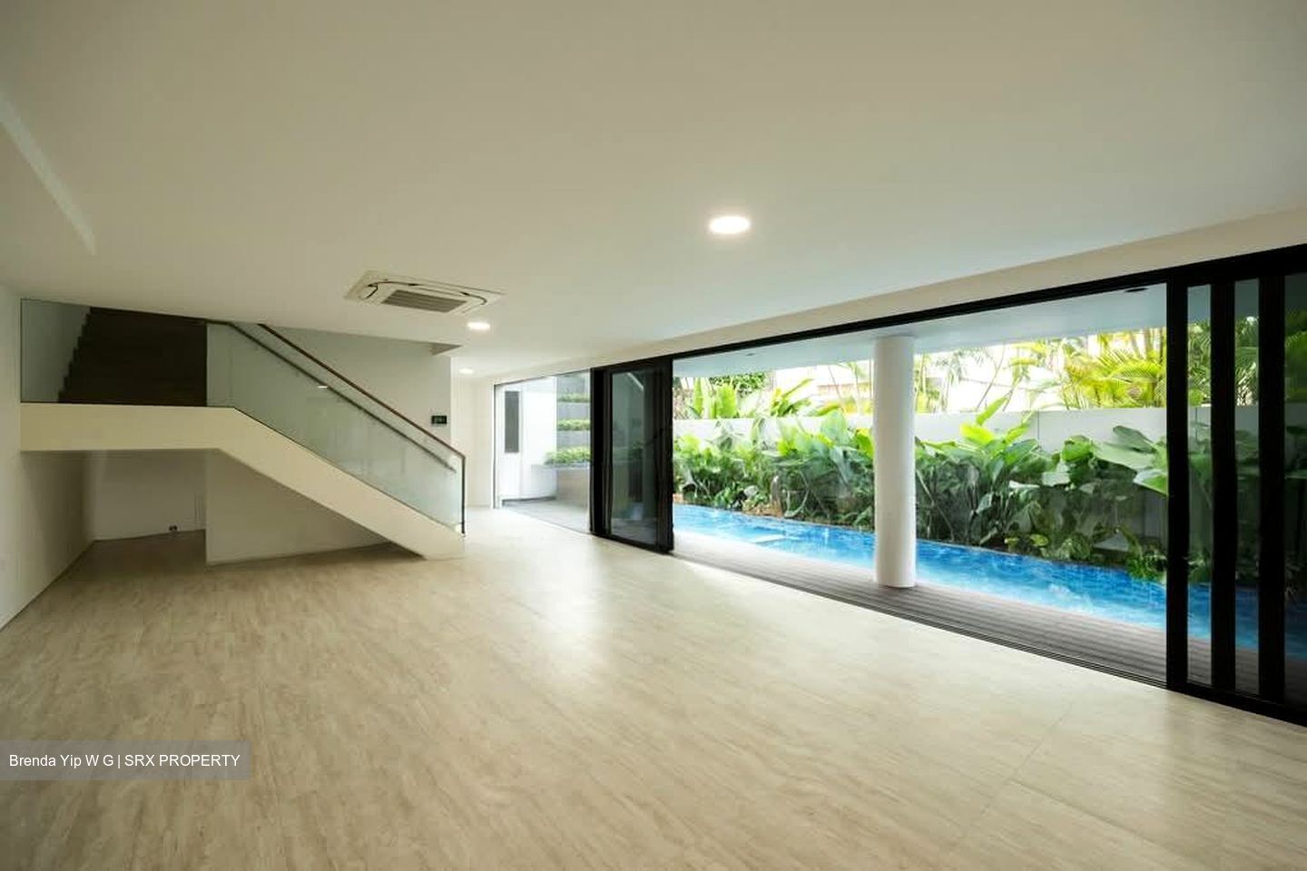 First Avenue (D10), Detached #562133561